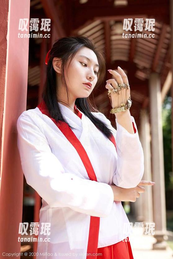 MiiTao蜜桃社-琳琳ailin MiiTao蜜桃社 - 琳琳ailin,快别这么炫耀你的长腿了!这个定制图集让我心里有点失落,简直是无情的比较。