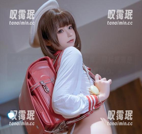 “女神”Quan冉有点饿的写真，图片里满是魅力，仿佛一口气能吃掉我的心。