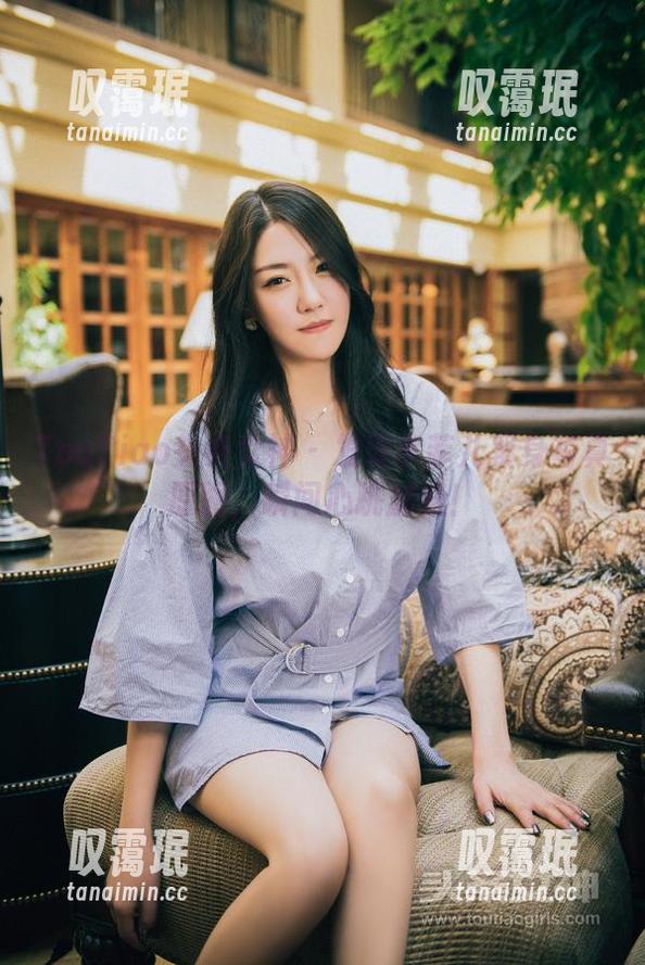 TouTiao头条女神 - 发现李菲儿紧身写真原图，瞬间心跳加速！