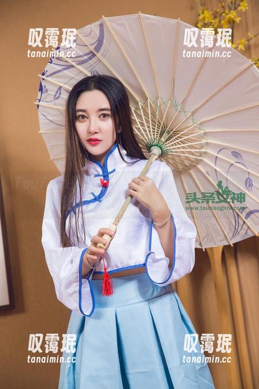 TouTiao头条女神 - 高韩菲红裙：原图有种让人想要一探究竟的魔力！