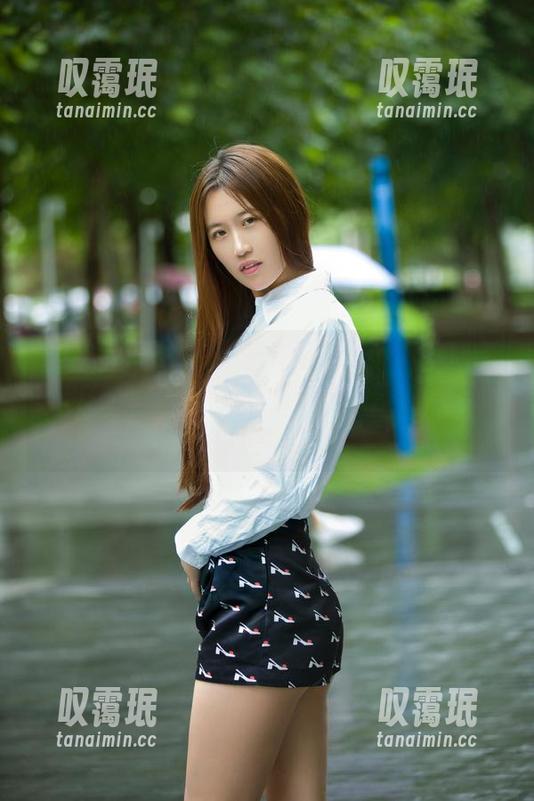 TuiGirl推女郎-王依萌 TuiGirl推女郎 - 王依萌的连衣裙套图新鲜出炉!看她把‘走路带风’演绎得如此生动有趣!