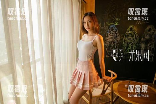 UGirls尤果网-松果儿 UGirls尤果网 - 照片中的松果儿:泳衣俏皮舞动,夏天就该这样!