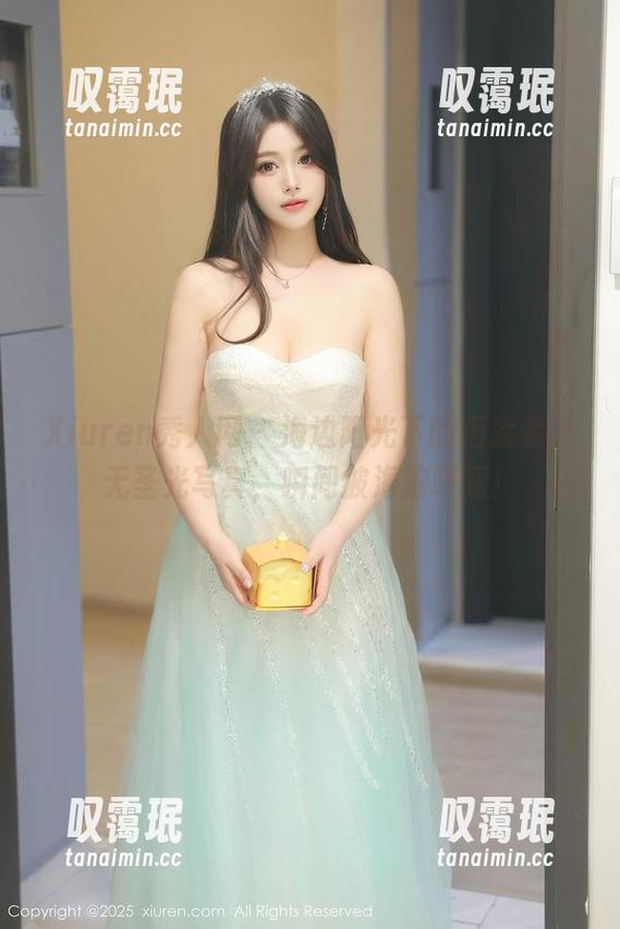 Xiuren秀人网 - 海边阳光下的桓淼淼，无圣光写真，瞬间被海浪吓到！