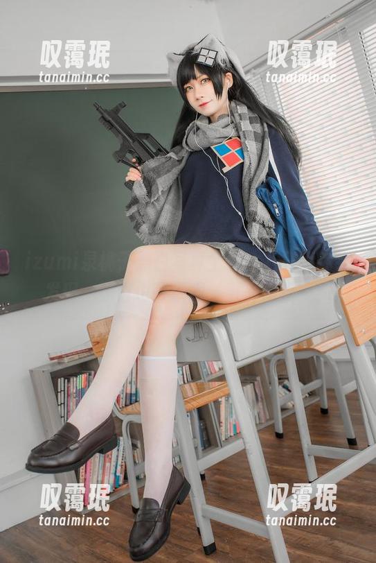 izumi泉桃子黑白写真全套，下载后你会发现，黑白也可以很‘五彩缤纷’！