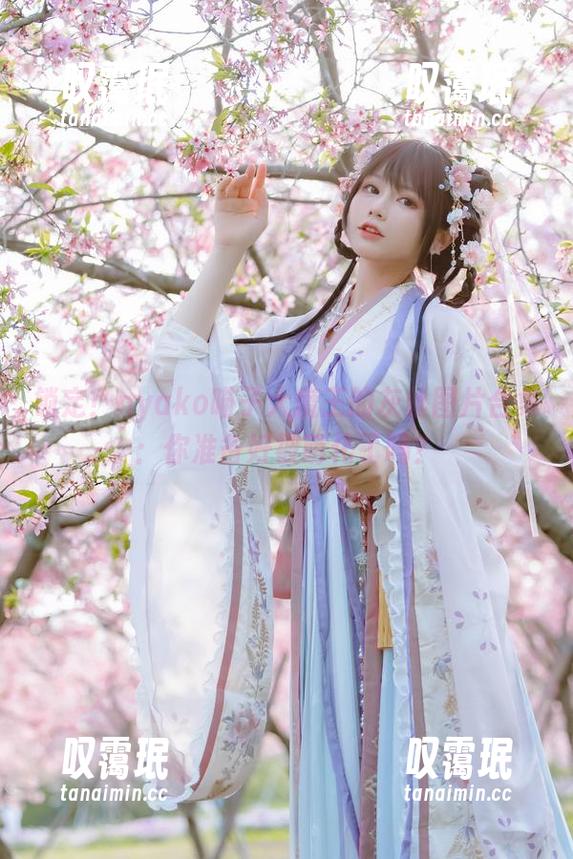 锁定！nyako喵子大魔王的灰丝图片合集：你准备好被萌化了吗？