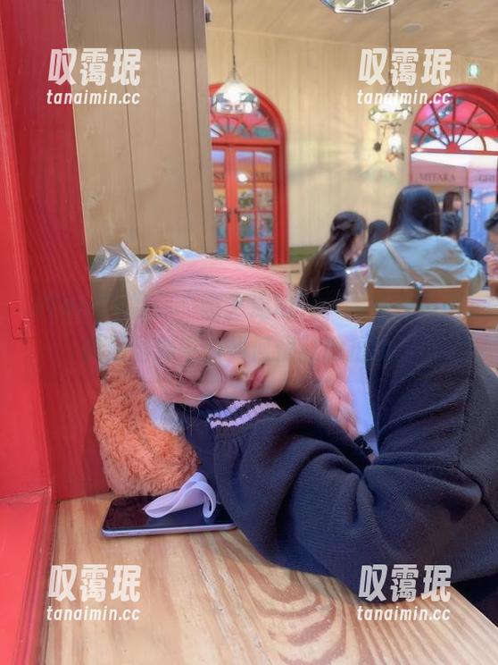 wendydydydy_酱油 Wendy教你“意念流动”:看她在高清瑜伽图册中,如何优雅地扭动。