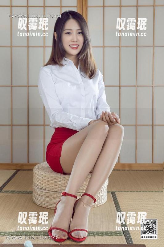 丽柜 - 在兔子和金莲的写真图集中，谁的腿更诱人？