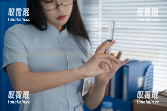 想看亚马逊鲶鱼如何调皮捣蛋？私拍作品中的新人看护师推荐！