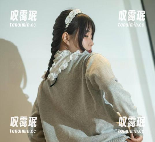 今汐的OL制服写真图册：职场究竟藏着多少私密的小心思？