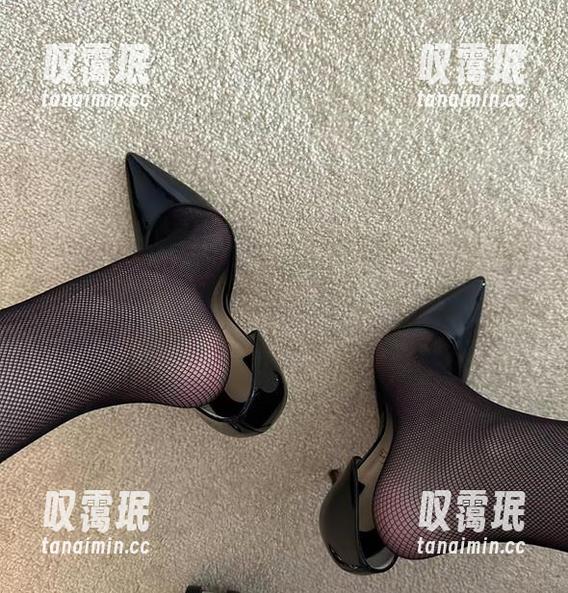 保守的二舅妈 微密圈 - 你跟保守的二舅妈一样吗?对镜图集分享,看看我们的不同!