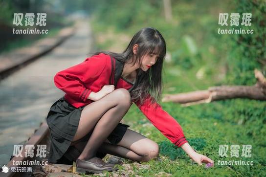 兔玩映画 兔玩映画的图册里,夏日白丝带来夏天的微风和些许温热