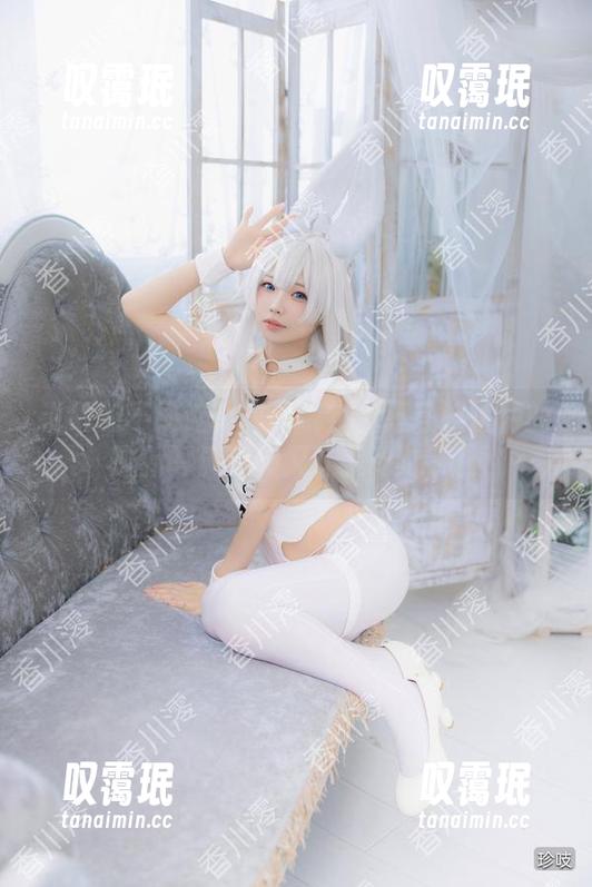 十万珍吱伏特 说好的不买连体衣的呢?十万珍吱伏特的最新写真更新又让我动心了!