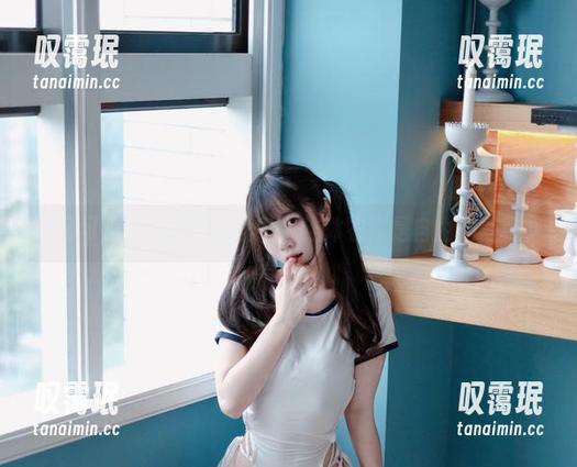 可可小白兔的穿搭哲学：连体衣就是自由的写真