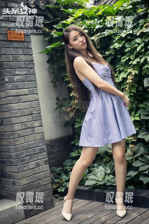 头条女神 - 这才是真正的美脚写真，小小鱼让我眼前一亮！