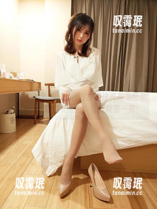 金丝旗袍里的小女巫露娜：这真是美图和艺术作品的完美结合，让我眼前一亮！
