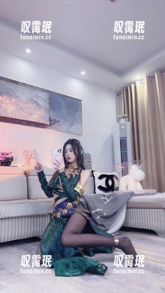 小小奶瓶儿又来了，芳华绝代的旗袍图集，让我觉得自己穿衣服都没救了…