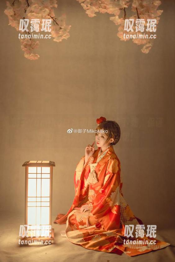 御子Yumiko白色美图，点击下载，保证你的手机瞬间变成艺术馆！