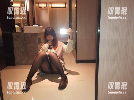 “无颜小天使wy”在瑜伽垫上，高清写真让你看到不一样的那一面，快别眨眼！
