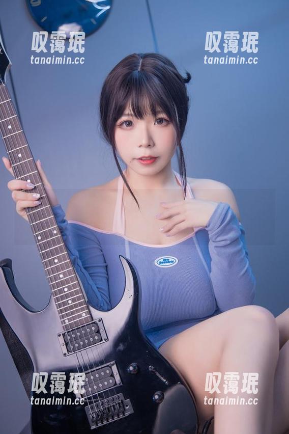 无颜小天使wy的吊带写真，定制感十足的一瞬间！