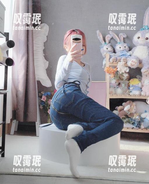 日奈娇的浴缸奇遇记：写真里的滑稽与柔情并存