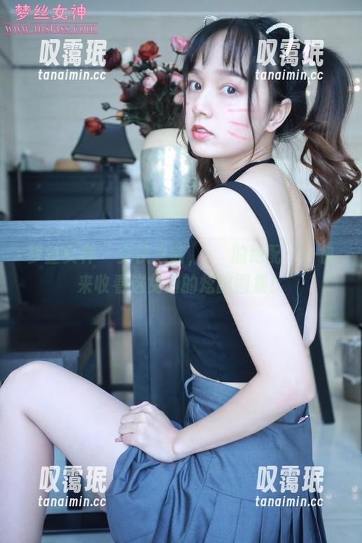 梦丝女神 - 女侠之剑，玥玥的绝配——快来收看这免费的炫酷图集！