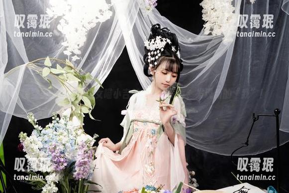 镂空美学，爆机少女喵小吉的无圣光写真，发现新的“我”！