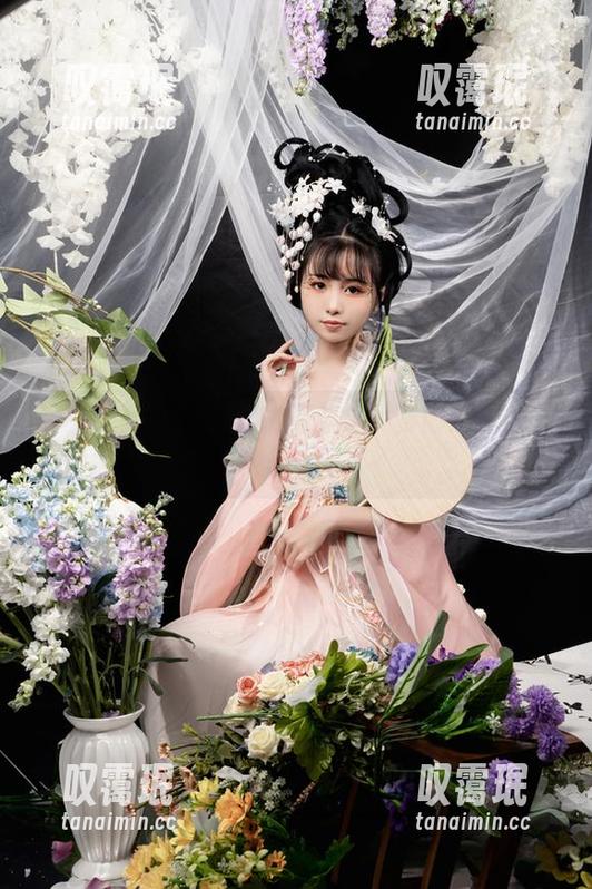 爆机少女喵小吉的私拍合集：赛博朋克的边缘风情