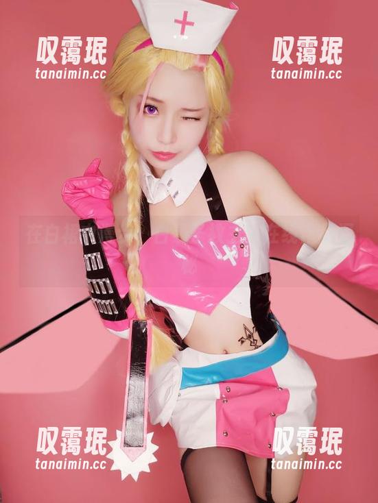在白裙中漫步，白易子教主的在线作品探秘
