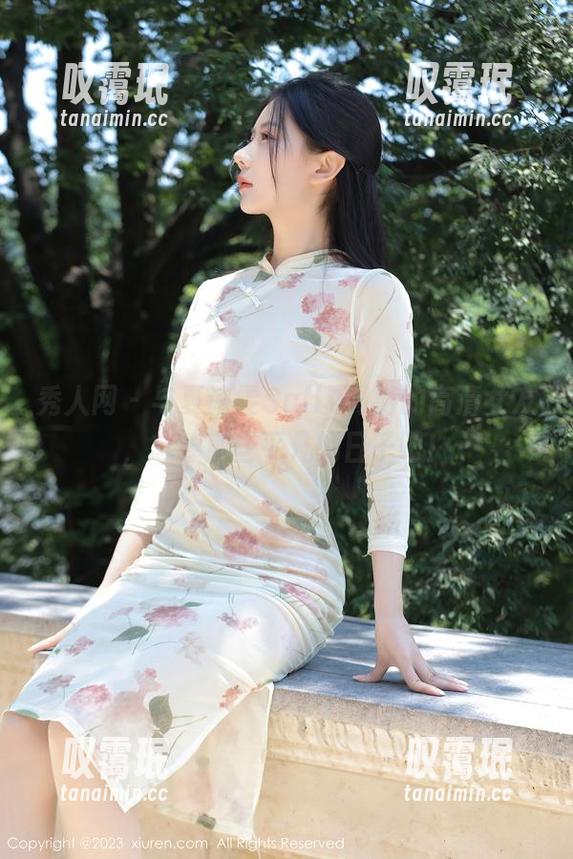 秀人网 - 与夏诗雯Sally同游的高清女友，忘掉那些平凡的日子吧！
