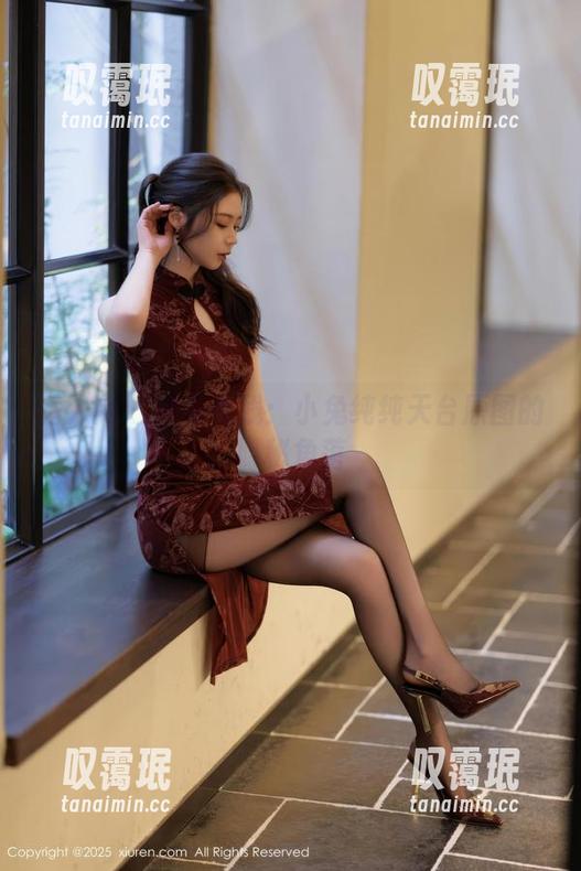秀人网-小兔纯纯 秀人网 - 猎奇在线:小兔纯纯天台原图的隐秘角落