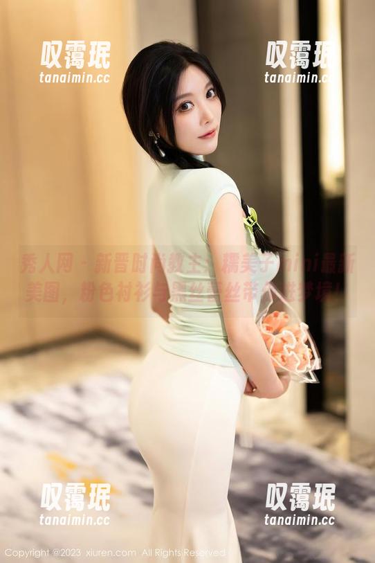 秀人网-糯美子mini 秀人网 - 新晋时尚教主:糯美子mini最新美图,粉色衬衫与黑丝蕾丝带你进梦境!