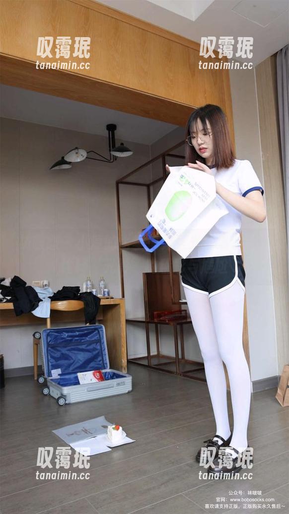 袜啵啵 - 小淳的比基尼无圣光合集，完美诠释‘光影’的精彩与尴尬