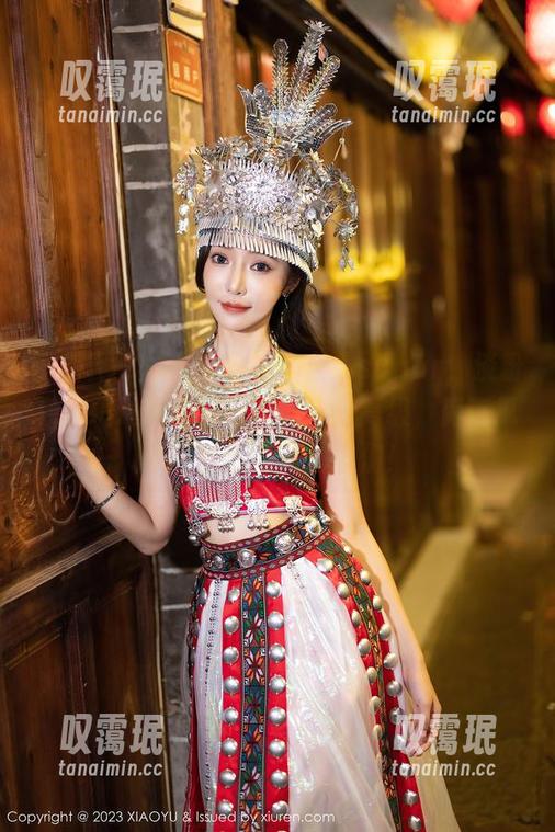 语画界-杨晨晨sugar 语画界 - 华衣裹身的杨晨晨sugar,淡粉色瞬间让高清壁纸变得十分高级,简直忍不住想分享给朋友们!