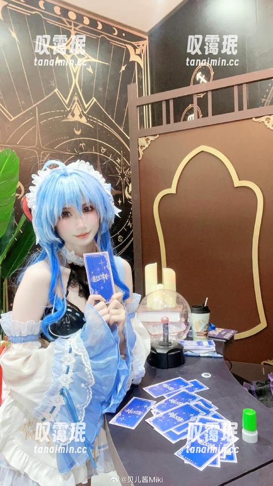 刚出炉！贝儿酱Miki最新粉色套图，让人心动得无法自拔。