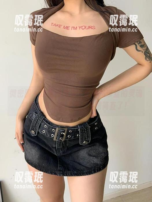 微密圈 - 这组图片里，白色吊带丝的灵魂被陈佩奇完全抓住，原图简直了！