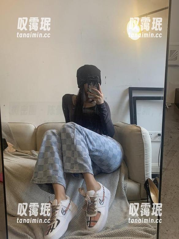 微密圈 - 陈佩奇的吊带白丝作品更新，这种诱惑，我毫无抵抗力…