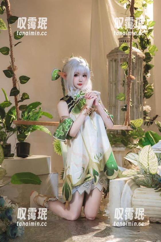 雪晴Astra 私房作品大赏:雪晴Astra的黑丝露背毛衣,看看这个背影,今天能不能不工作?