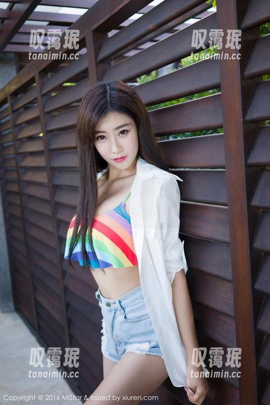 魅妍社-FoxYini孟狐狸 魅妍社 - FoxYini孟狐狸居家写真:从睡衣到午餐,都是精致的生活