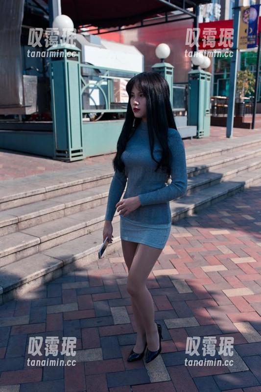 魔镜街拍-婷婷 魔镜街拍 - 晓得什么叫极品吗?看看婷婷的午后休闲写真,包臀灰裙和薄丝,一切都在这里!