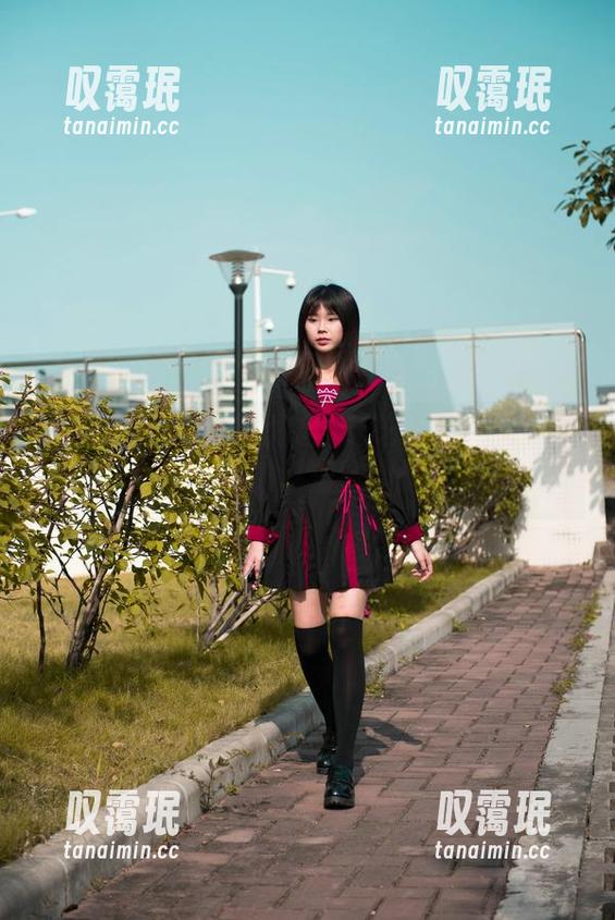魔镜街拍-芝芝 魔镜街拍 - 高清写真:芝芝在蓝色泳衣里,随波逐流的慵懒